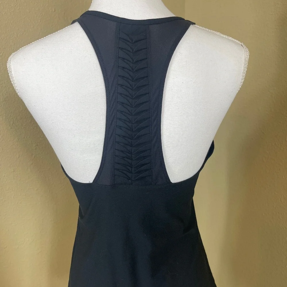 Under Armour black size small tank top with braided back - Picture 2 of 4